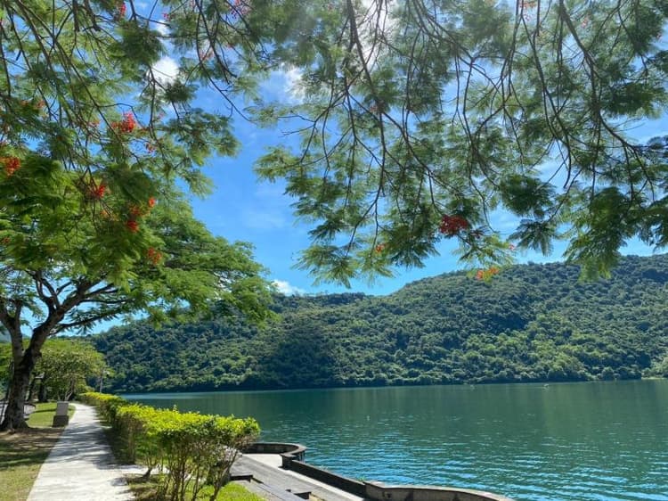 Lakeside 46