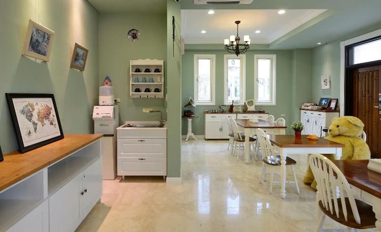 Dancing Butterfly Family Inn