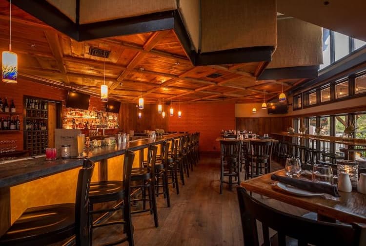 Long Trail House at Stratton Mountain