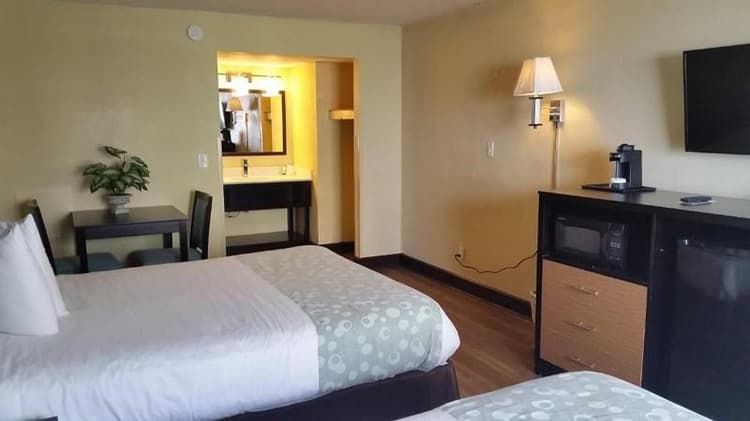 Blu Atlantic Oceanfront Hotel Suites