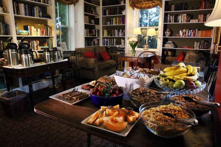 200 South Street Inn