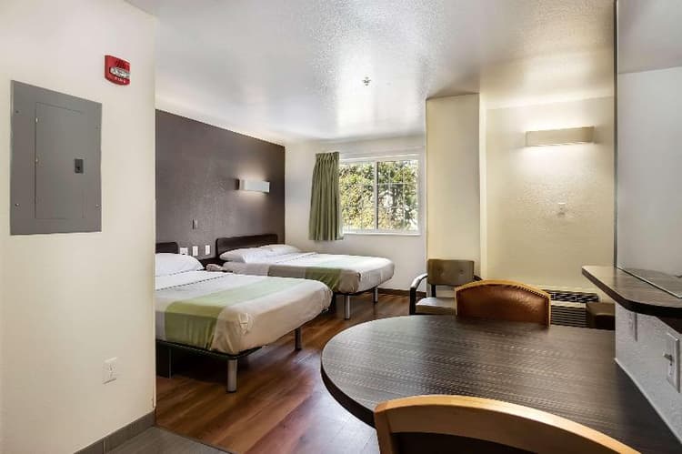 Studio 6 East Brunswick Nyc Area