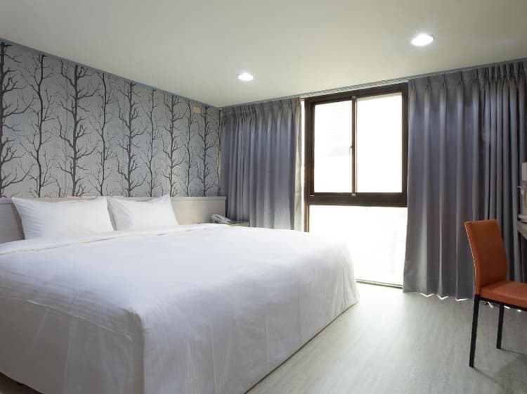 New Fun House Life Hotel