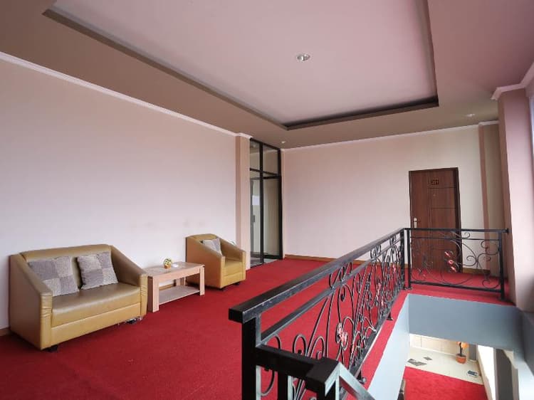 Oyo 1864 Tiara Guest House