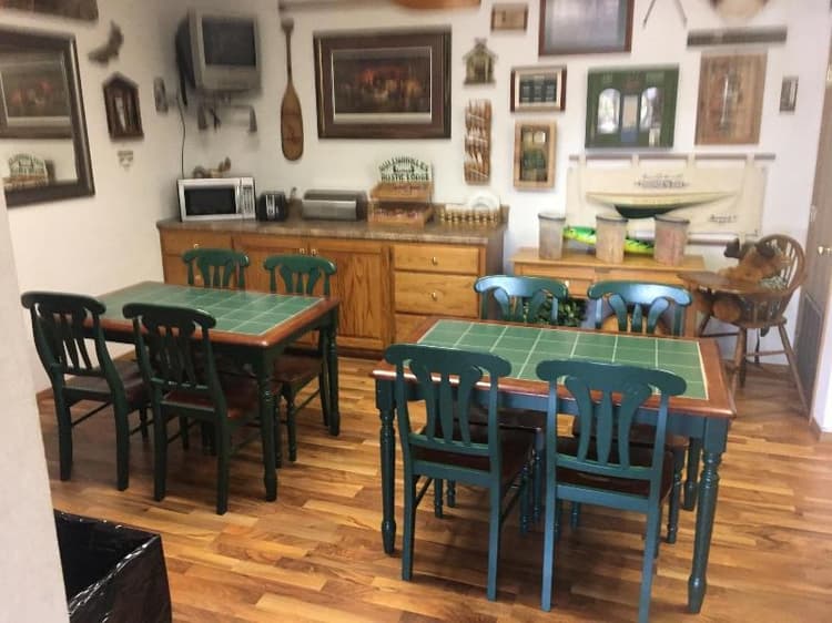 Bullwinkles Rustic Lodge