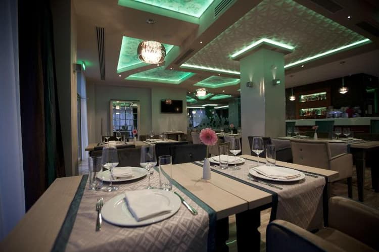 Exclusive Hotel & More