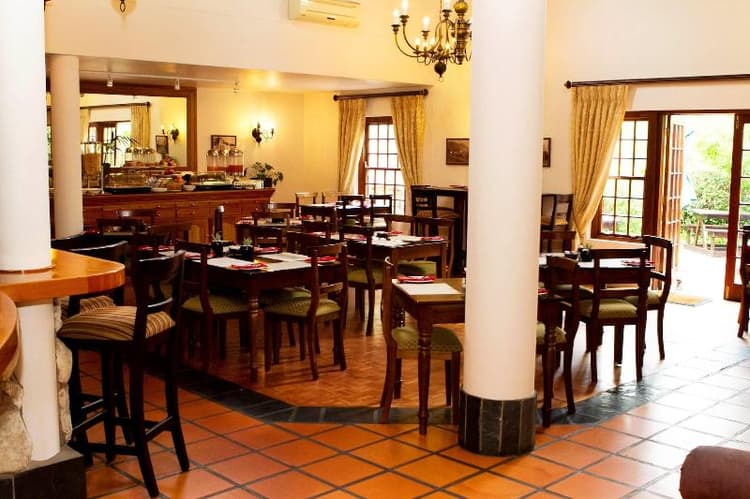 Oakhurst Hotel