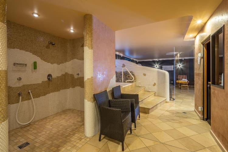 SL'otel im Parforcehaus