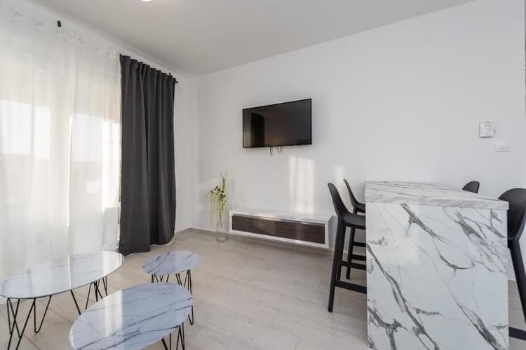 Apartments & Rooms Pool Villas Maris