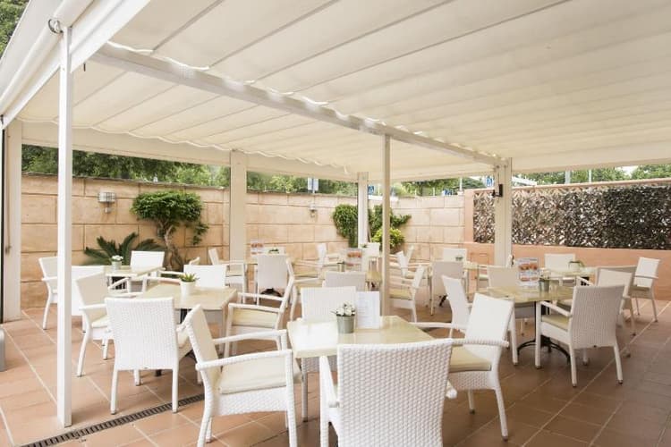 Naika Studios & Apartments