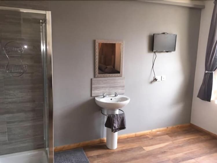 Oyo The Bull On The Bridge Hotel