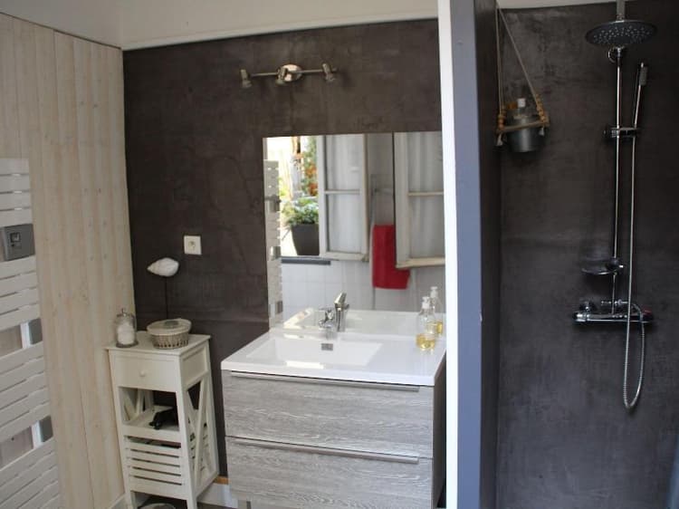 Une Chambre En Ville