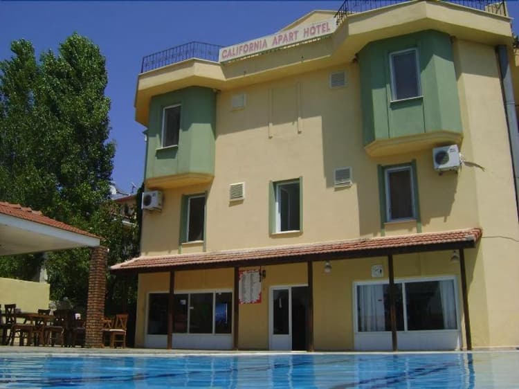 California Apart Hotel