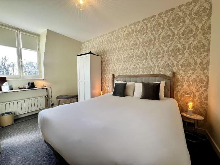 Chateau De Challanges