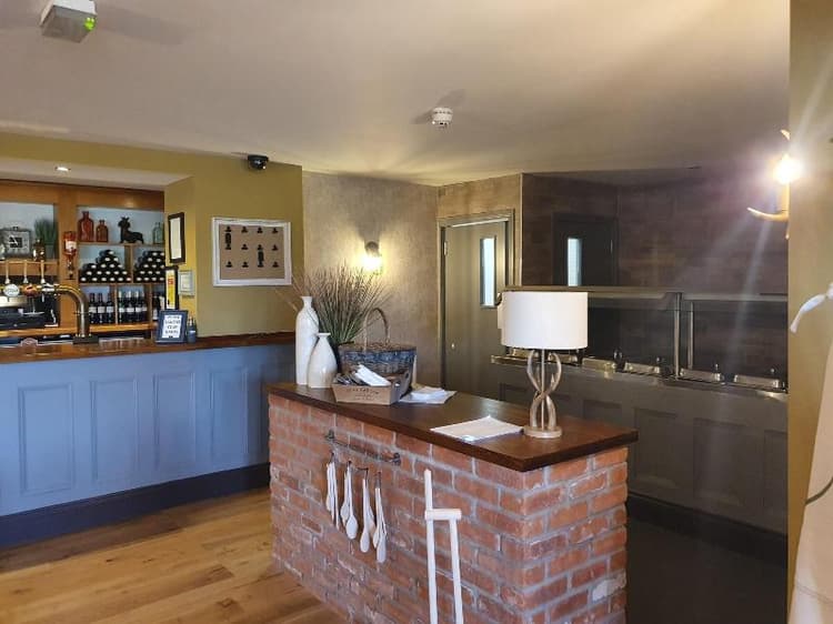 Cuttle Bridge Inn Hotel