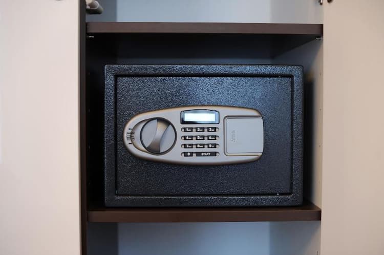 Silver & Gold Luxury Rooms