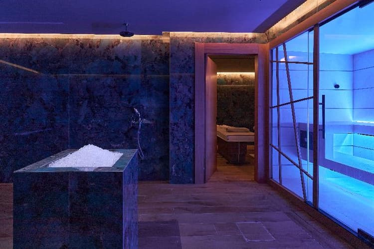 Castello Infinity Suites – Adults Only
