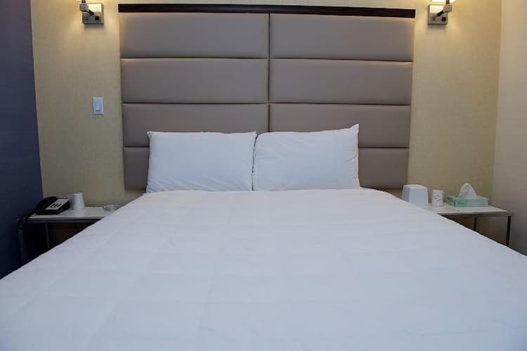 7 Days Hotel Bronx