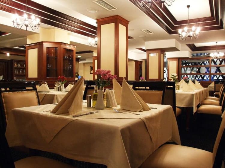 Shiroka Laka Hotel