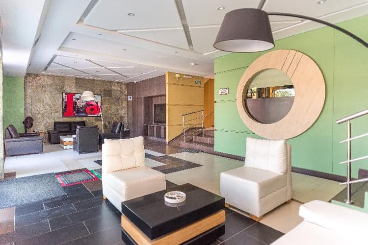 Hotel 56 Avenue Plaza 1322