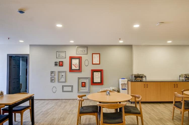 Oyo 385 Townhouse Navya International Ramamurthy N