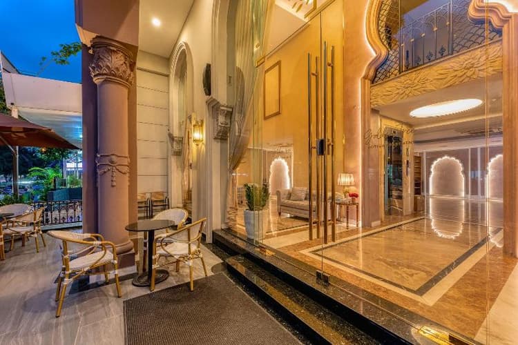 Golden Tree Hotel & Apartment by ZUZU