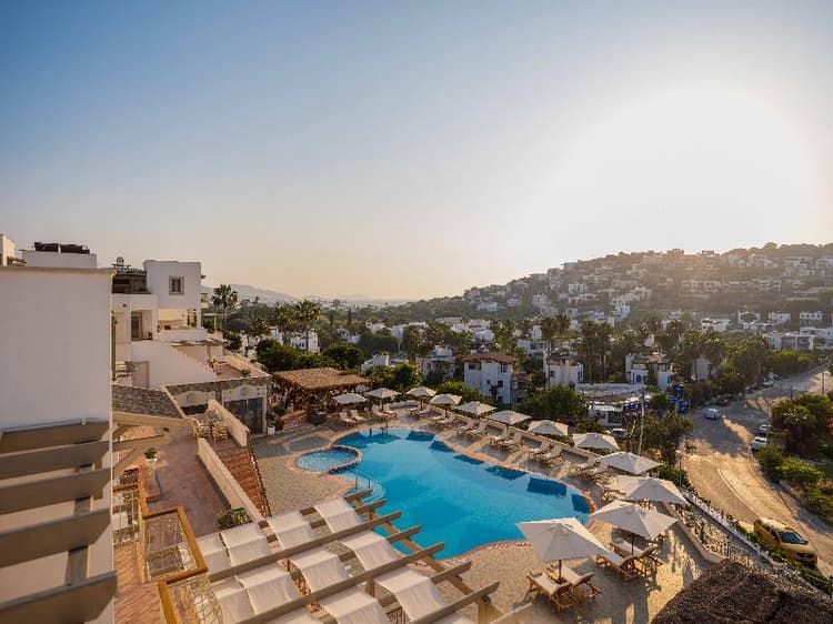 Elementa Luxury Boutique Hotel