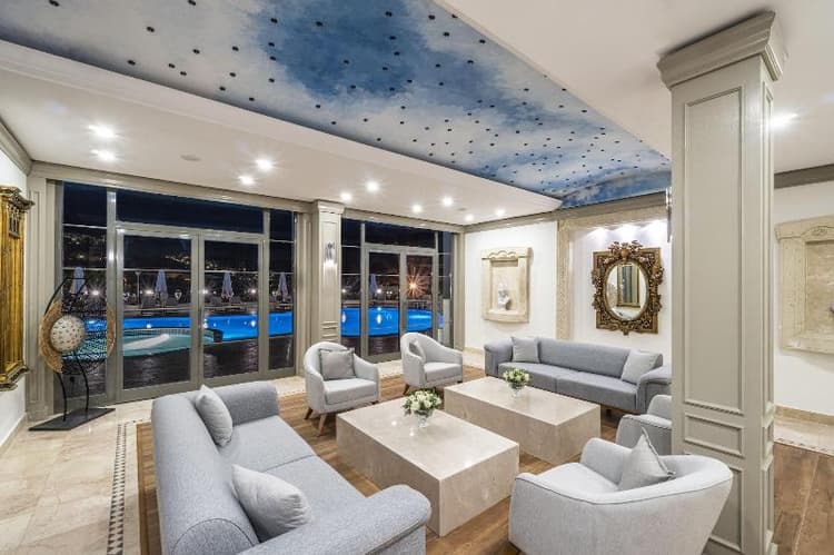 Elementa Luxury Boutique Hotel