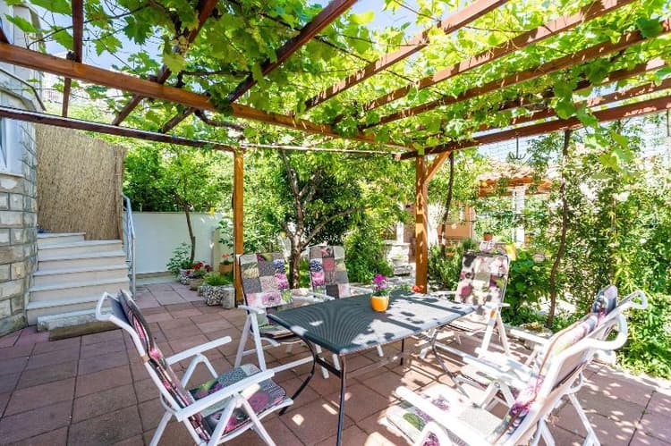 Apartments & Rooms V&M