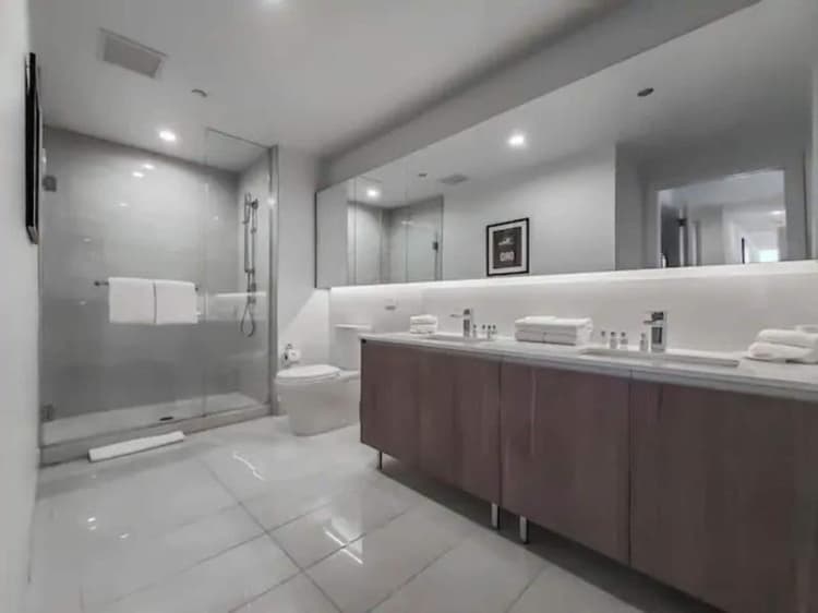 LEVEL Chicago - Old Town