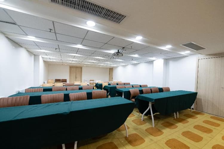 Ji Hotel (Urumqi Railway Bureau)