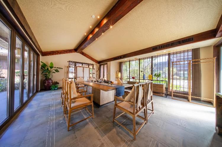 Blossom Hill Yuejingzhuang Hotel