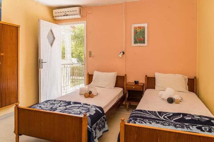 Roussa's Studios and Apartments