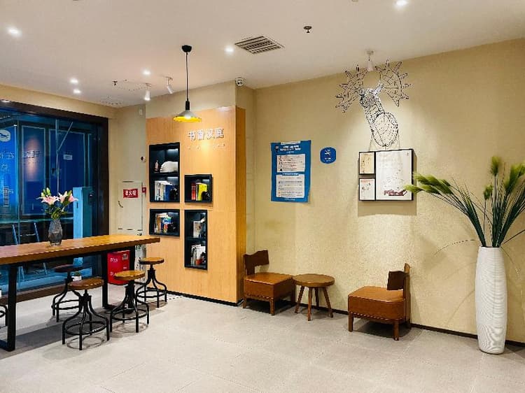 Hanting Hotel (Yibin Zhongshan Street)