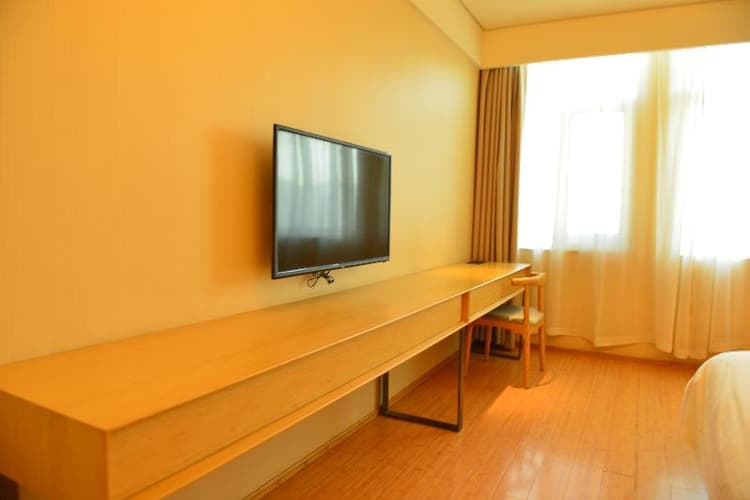 Ji Hotel (Xining Haihu New Area)