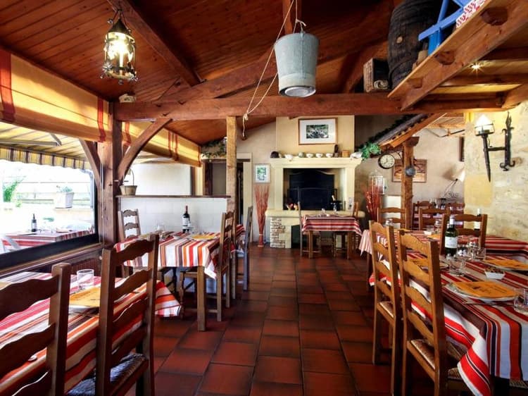 Logis Domaine De La Rhonie