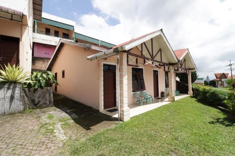 Villa Keluarga Bre Batunanggar by ZUZU