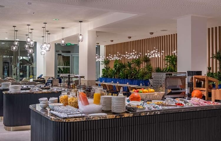 Golden Tulip Lyon Ouest Techlid - Hotel & Spa
