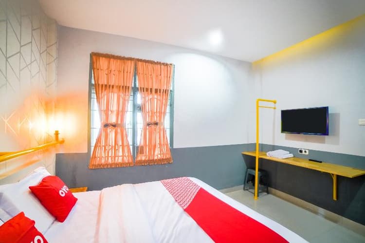 OYO 90874 Millenium Inn 2
