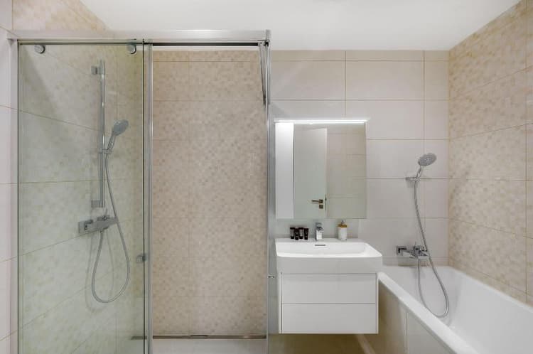 Hotel Emerald & Suites by Continental Group