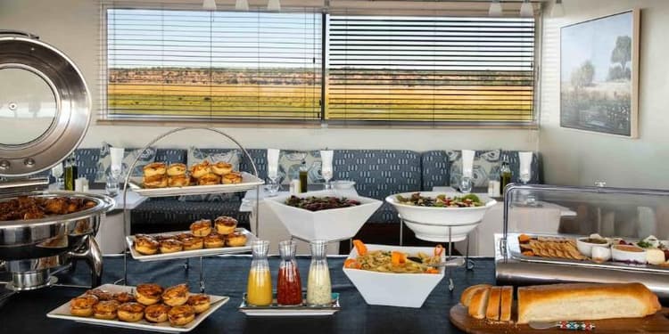 Zambezi Queen by Mantis