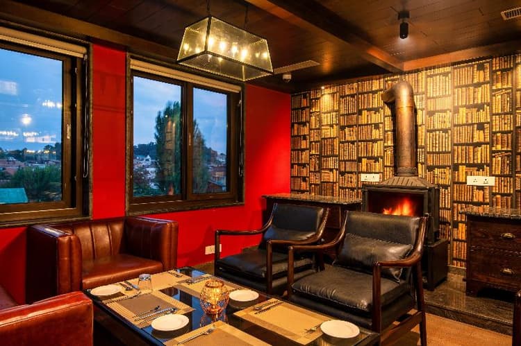 The Vintage Srinagar At Dal Lake