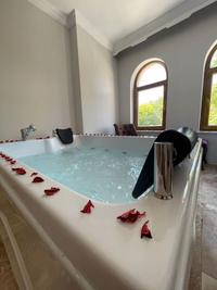 Hydros Cave Hotel