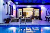 Villa Mirror