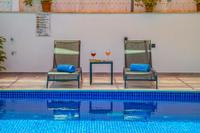 Villa Neon