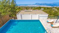 Villa Hunt 2