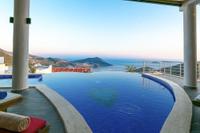 Villa Stone Heart