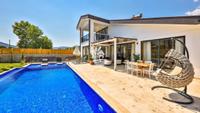 Villa Made