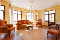Karalos Ortak Havuzlu Villa