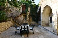 Esbelli Evi